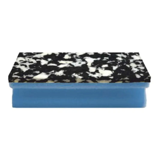 Der Arcora PU-PAD SCHWAMM (150 x 70 x 45 mm) von Arcora International GmbH hat eine rechteckige blaue PU-Schaum-Basis und eine schwarz-weiß gesprenkelte Scheuerfläche, die vor einem schlichten weißen Hintergrund abgebildet ist. Packung mit 10 Schwämmen.