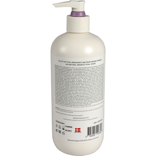 Die weiße Pumpflasche von Bambo Nature Babyshampoo für Haut & Haar (500 ml, Abena Re-Seller GmbH) zeigt auf der Rückseite detaillierte Angaben zu den Inhaltsstoffen - ideal für die tägliche Pflege und sanft genug für empfindliche Haut. Verkauft als Karton (6 Packungen).