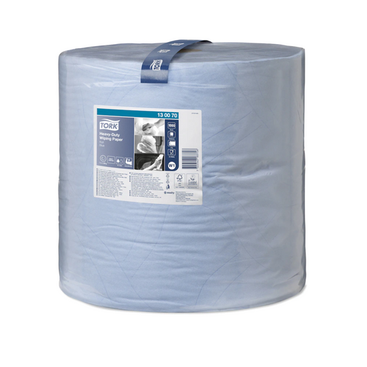 Eine Großrolle Tork extra-starke Mehrzweck-Papierwischtücher Premium W1 2-lagig von Essity Professional Hygiene Germany GmbH verfügt auf der Vorderseite über ein Etikett mit Produktinformationen und illustrativen Anwendungsbildern. Mit hoher Aufsaugfähigkeit, inklusive praktischem Tragestreifen.