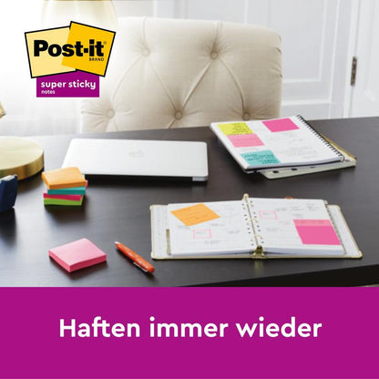 A desk with a laptop, two open planners with colorful Post-it® Super Sticky Notes (76 mm x 127 mm, 90 sheets/block, 100% PEFC) from 3M Deutschland GmbH, stacks of Post-it blocks, a pen, and a lamp. The Post-it logo and "Stick again and again" appear.