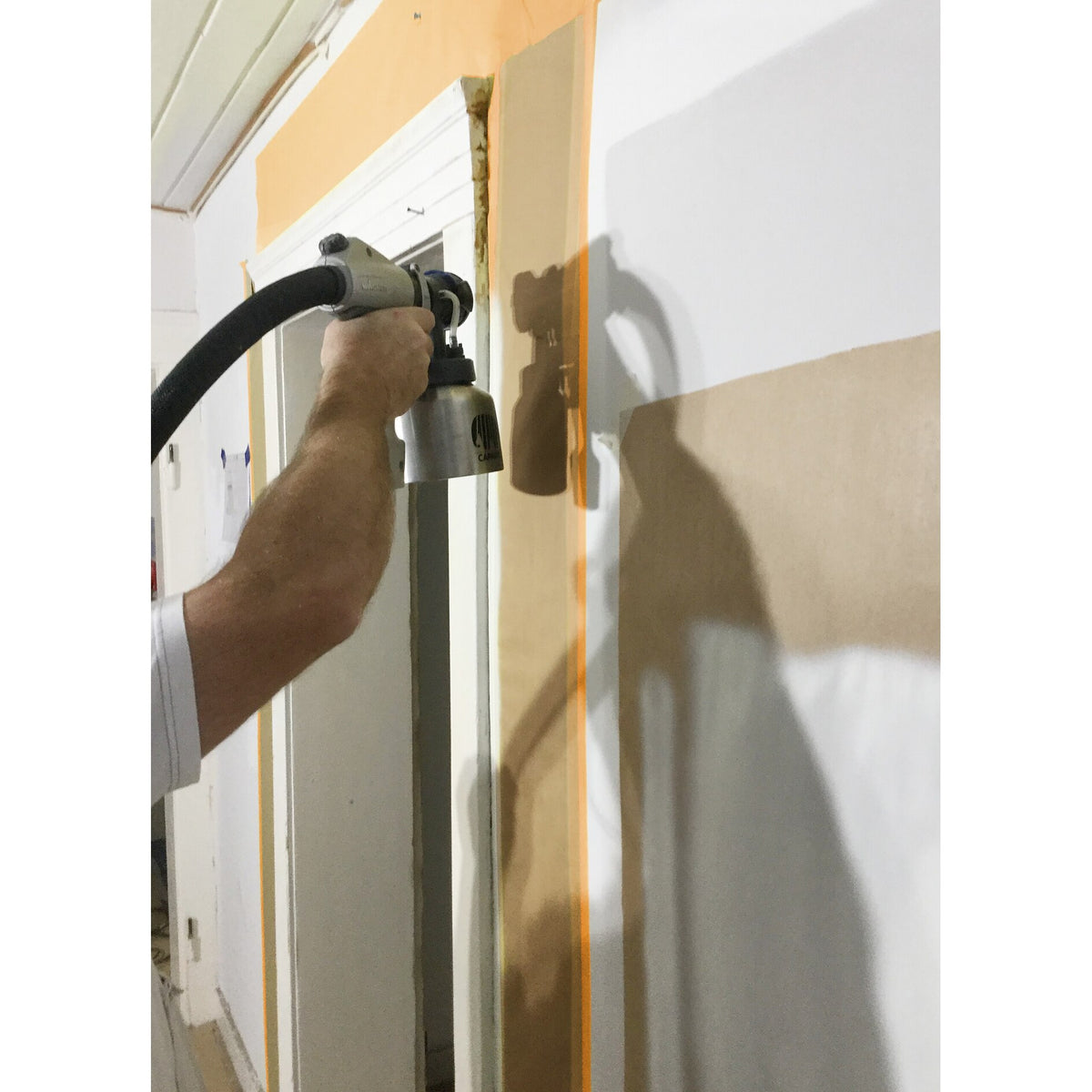 tesa Professional 4451 Easy Cover Spray, 25 m x 200 mm, brown – Application