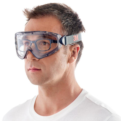 A man in a white crew neck shirt is wearing the 3M™ Safety Glasses 2891 with Scotchgard™ Protector Anti-Fog, indirectly vented and clear lens from 3M Deutschland GmbH, depicted against a plain white background.