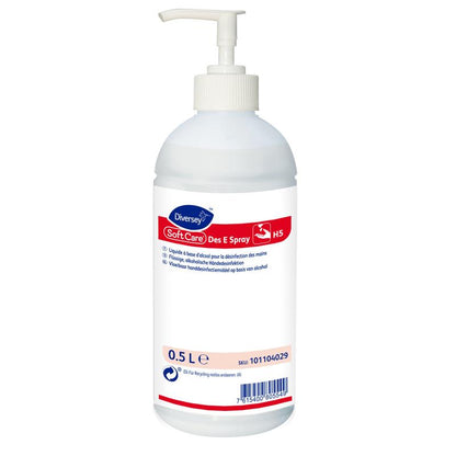 A white 0.5-liter plastic bottle of Soft Care Des E Spray H5 from Diversey Deutschland GmbH & Co. OHG, with a pump dispenser and multilingual label – ideal for effective hand disinfection on the go in a practical spray form.