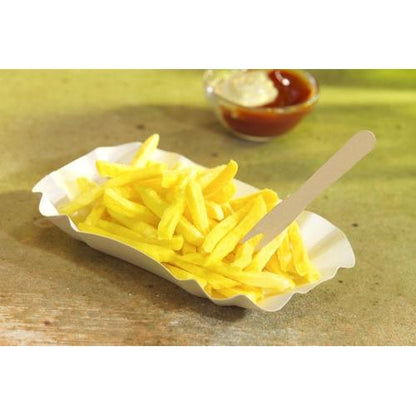 A square white cardboard tray "pure" from PAPSTAR 100 trays from PAPSTAR GmbH contains thin yellow fries with a wooden fork and a glass bowl with ketchup and mayonnaise - perfect for environmentally friendly catering.