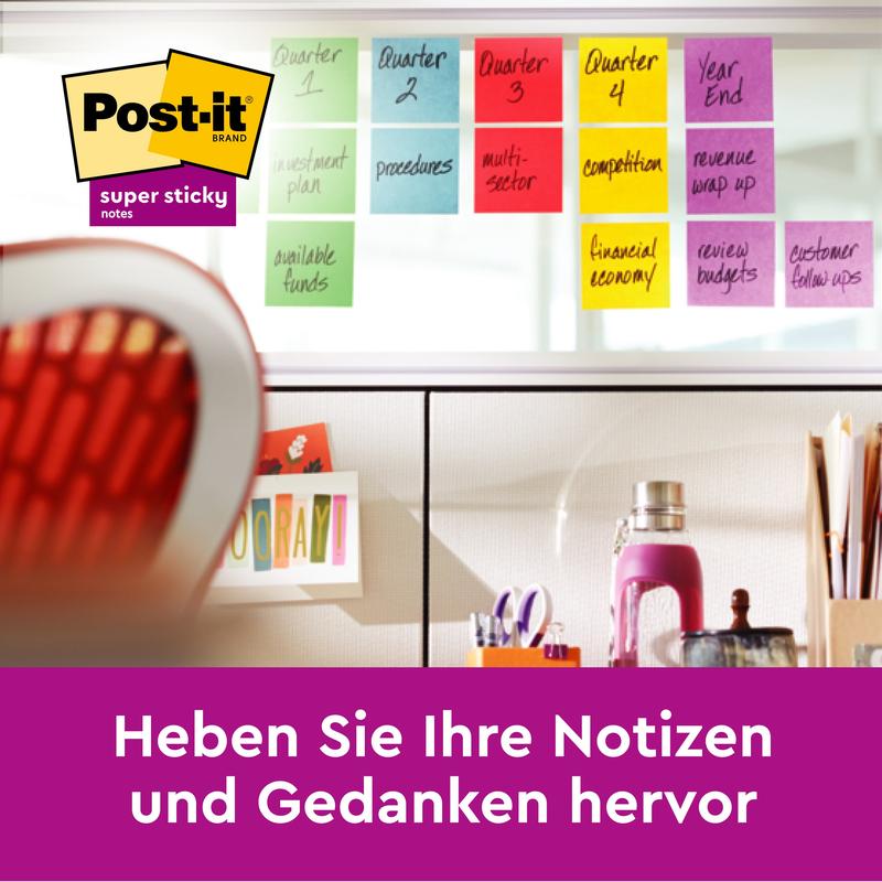 Colorful Post-it® Super Sticky Notes (76 mm x 76 mm, 90 sheets/block) from 3M Deutschland GmbH display quarter-hour goals on a glass wall above a modern desk. In the foreground is the Post-it logo with German note text.
