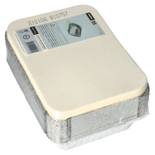 A stack of Starpak 25 trays, aluminum + insert lid, PP-coated by Starpak is wrapped in plastic and carries a beige cardboard label with product details and an illustration of an aluminum tray on top.