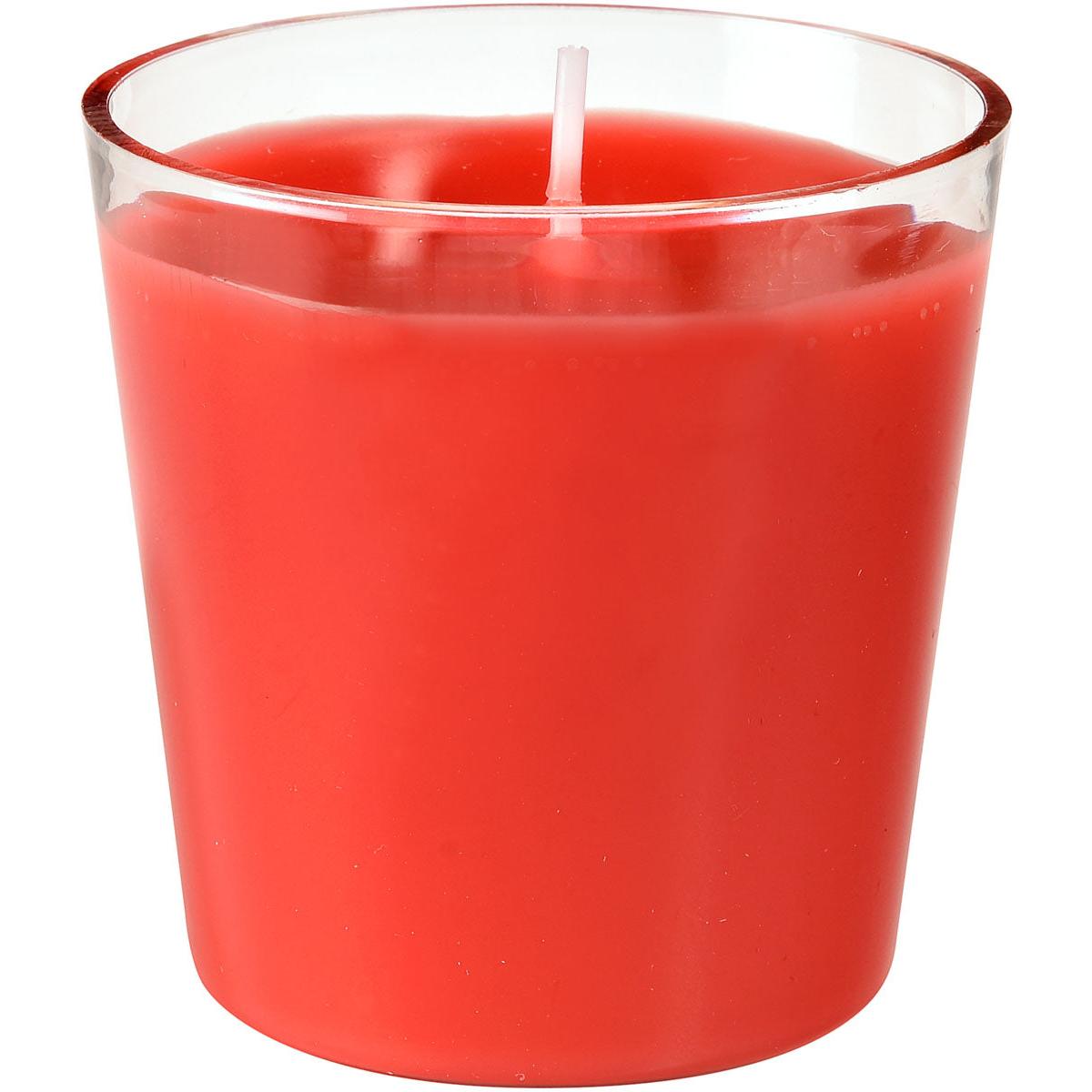 Eine rote Nachfüller Switch & Shine Kerze der Duni GmbH in einem klaren Glashalter, aus einem leicht erhöhten Winkel betrachtet. Verfügt über einen zentralen unbeleuchteten weißen Docht und bietet ca. 30h Brenndauer für langanhaltenden Genuss. Größe: 65 x 65 mm, Nachfülleinheit.