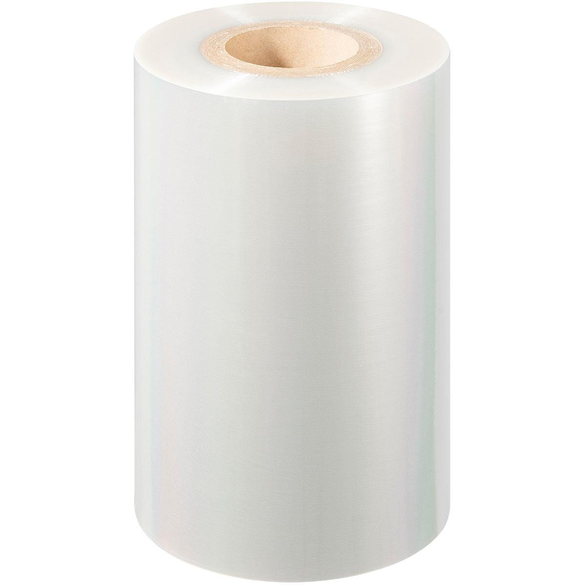 Eine große Rolle Duni GmbH PET-Siegelfolie Antifog PET mit einem Pappkern steht aufrecht auf weißem Hintergrund.