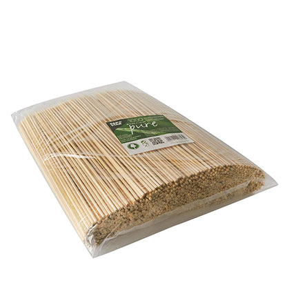 In a clear packaging, there are 1000 PAPSTAR bamboo skewer sticks “pure” with a pointed tip. The green-white label bears the logo of PAPSTAR GmbH, making these eco-skewers ideal for eco-conscious grilling.