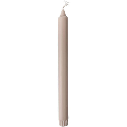 A single, unlit Duni GmbH crown candle made of 100% stearin (250 x 22 mm) stands upright with a visible wick and subtly ribbed base, known for its long burn time of 9 hours.