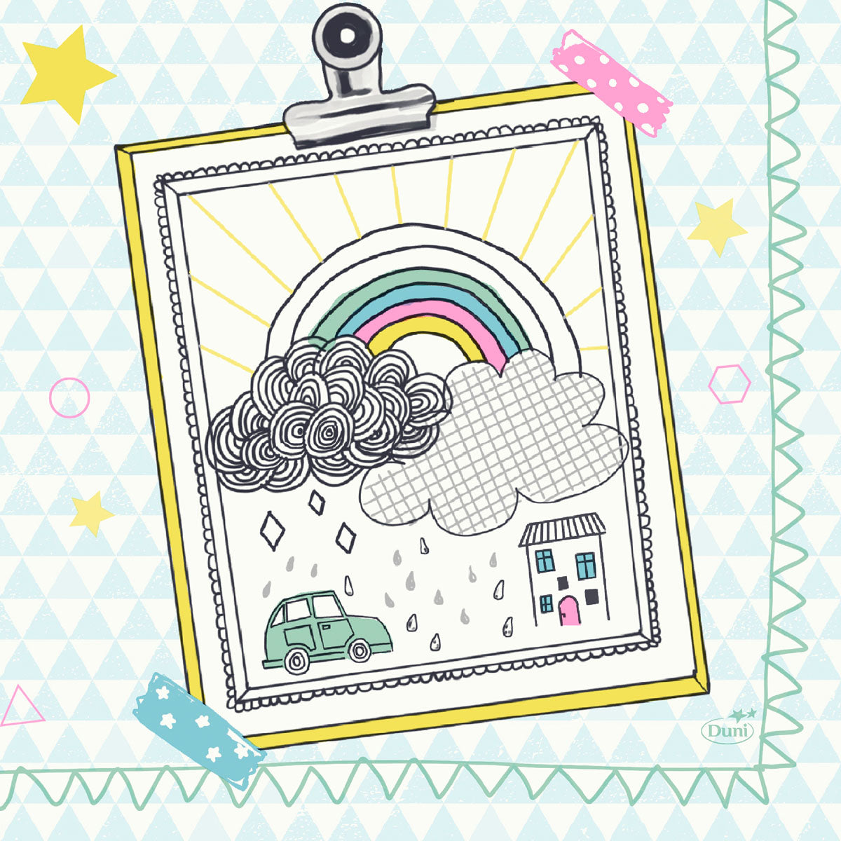 Eine auf ein Brett geklebte Zeichnung zeigt einen Regenbogen, Wolken, Regentropfen, ein Auto und ein Haus auf Duni GmbH Zelltuchservietten 33 x 33 cm 3lagig Keep drawing. Der Hintergrund ist mit geometrischen Mustern und buntem Klebeband an den Ecken versehen. Packung (50 Stück).