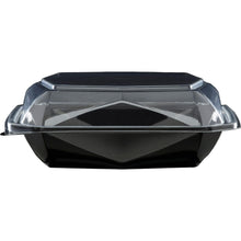 Abgebildet ist ein leerer Octaview® M Schwarz / Transparent APET 185x185x70 Takeout-Behälter der Duni GmbH mit klarem aufgesetzten Deckel auf weißem Hintergrund. Der sicher befestigte Deckel unterstreicht die Verwendung als Lebensmittelverpackung.