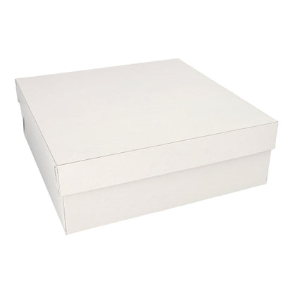 The PAPSTAR GmbH 10 cake boxes, with lids, made of square white cardboard are shown in the picture with removable lid against a white background.
