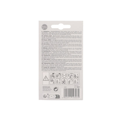 Die PAPSTAR Zahlenkerze 7,3 cm weiß mit rotem Rand von der PAPSTAR GmbH wird in einer Verpackung mit mehrsprachiger Anleitung, Sicherheitssymbolen, Barcode, Recyclingsymbolen und einer Aufhängelasche geliefert – ideal für Jubiläen und Geburtstage.