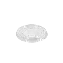 The lid for 195971 / 195972 from Duni GmbH is a transparent, round rPET lid (78x78x6 mm) on a white base. With its flat center and raised, ribbed edge, it is ideal for environmentally friendly food packaging. Packaging: 200 pieces.