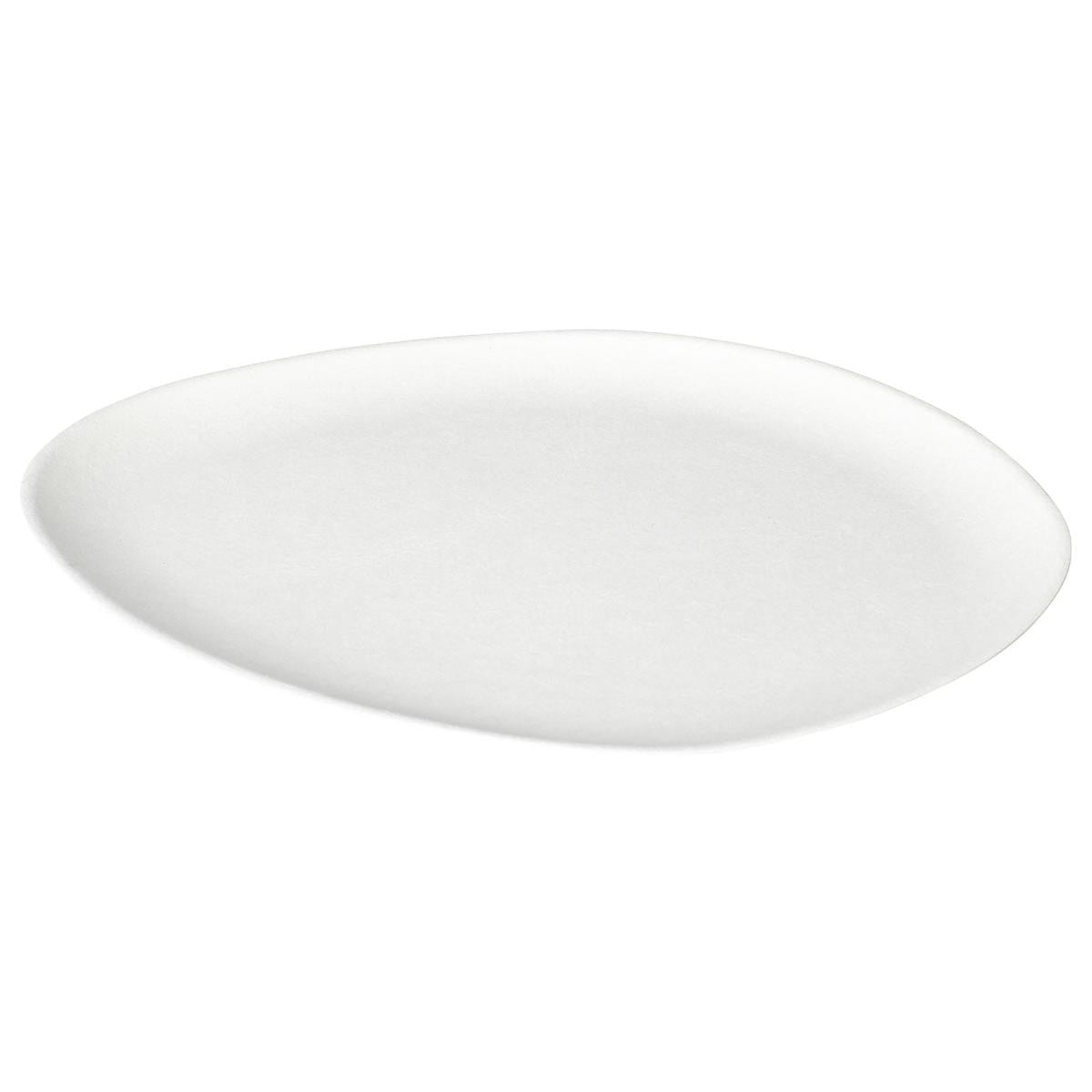 Der Teller Bagasse Pebble 27 cm Weiß Bagasse Ø270 von Duni GmbH, abgebildet auf weißem Hintergrund, zeichnet sich durch eine ovale Form und glatte Oberfläche aus, die seine biologisch abbaubaren und umweltfreundlichen Eigenschaften hervorhebt. Die Packung enthält 50 Stück.