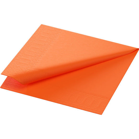 Eine Duni GmbH Zellt.-Servietten 24x24 cm, 3-lagig, orangefarbene Papierserviette aus einer 250er Packung ist teilweise aufgefaltet mit geprägten Rändern abgebildet und hebt sich von einem schlichten weißen Hintergrund ab.