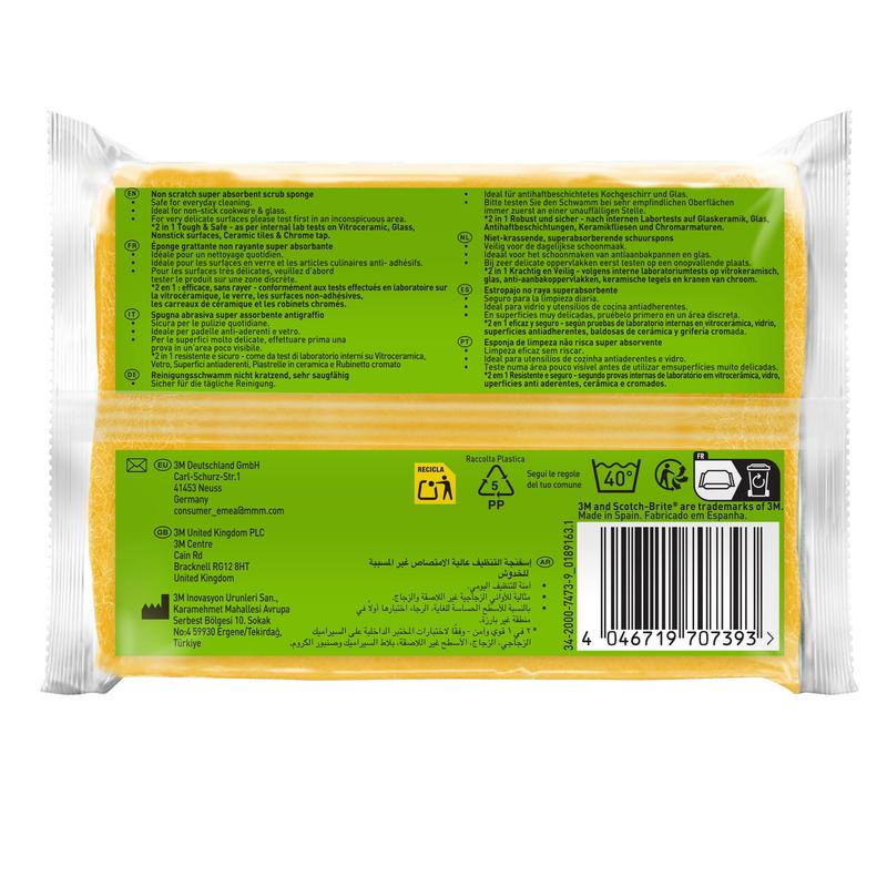 Depicted is a packaged Scotch-Brite® Delicate non-scratch natural fiber cleaning sponge (2 pieces, 3M Germany GmbH) from the back with green/black info, application instructions, recycling symbols, barcode, and multilingual text - ideal for delicate surfaces.