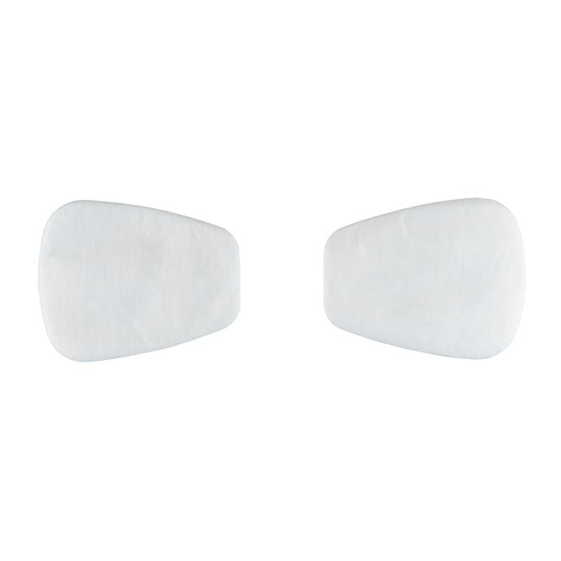 Tá dhá scagaire cáithníní bán, dronuilleogach 3M™ 5925, P2 ó 3M Deutschland GmbH suite taobh le taobh ar chúlra bán soladach - iontach chun cosaint i gcoinne deannaigh. Tá 10 péire/pacáiste (1 píosa) sa phacáiste.