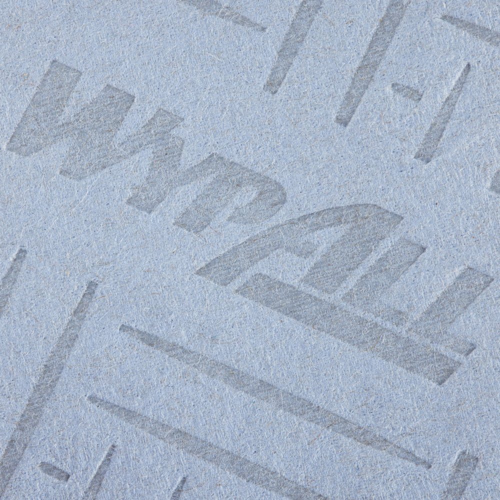 Close-up of the blue, 2-ply WypAll® L20 paper wipe from Kimberly-Clark GmbH with embossed "WypAll" and lines - ideal for central dispensing during maintenance work, 6 rolls of 400 sheets per box.