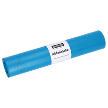 Eine Rolle blauer Müllsäcke der EMIL DEISS KG (GmbH + Co.) (DEISS Abfallsäcke aus Recycling-LDPE 70 l, Blauer Engel, 25 Stück) mit weißem Etikett steht auf weißem Hintergrund.