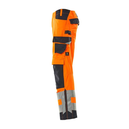 Trousers with knee pockets