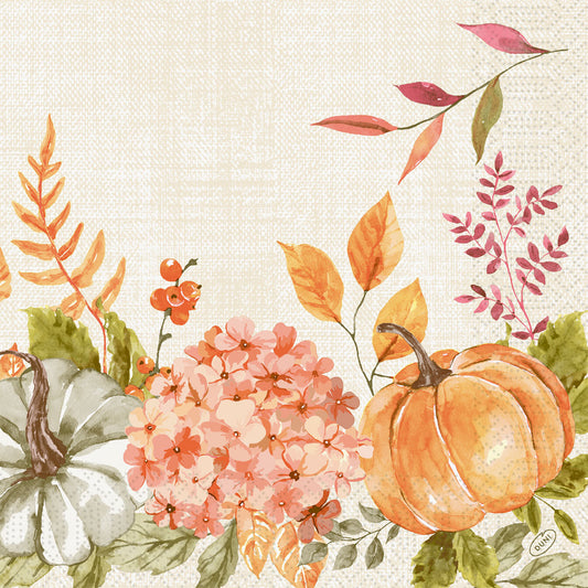 Aquarellierte orangefarbene und grüne Kürbisse, Spicy Pumpkin-Töne, rosa Hortensien und Herbstblätter zieren den unteren Rand - ideal für Duni GmbH Servietten 40x40 3lagig 1/4 Spicy Pumpkin (Packung 250 Stück) Designs.