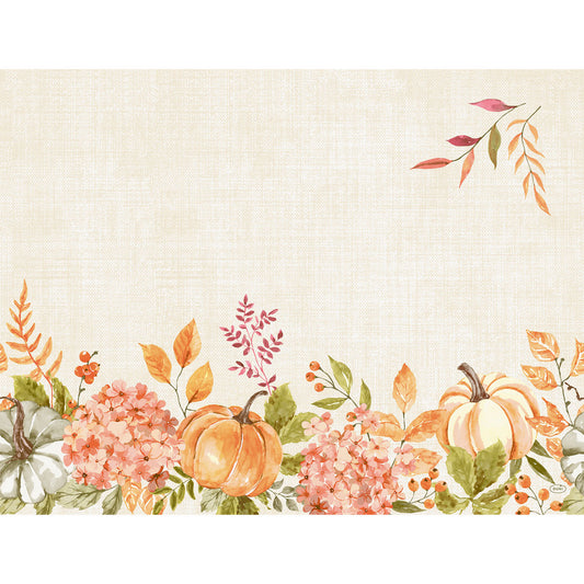 Aquarellierter Gewürzkürbis, Hortensien und Herbstblätter in Orange, Grün und Beige auf einem strukturierten, cremefarbenen Hintergrund. Ideal für Duni GmbH Papier-Tischsets 30x40cm Spicy Pumpkin | Packung (250 Stück), mit einem Blätterbüschel in der rechten oberen Ecke.