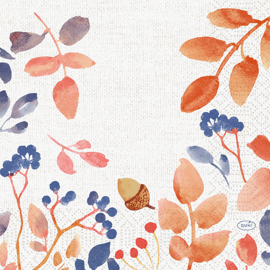 Aquarellierte Herbstblätter, Beeren und eine Eichel in Orange, Rot und Blau auf strukturiertem Weiß. Das Logo der Duni GmbH befindet sich unten rechts. Perfekt für Servietten 33x33 3-lagig 1/4 Herbst Farbverlauf | Packung (250 Stück).