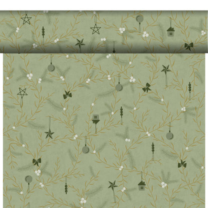 Eine Rolle grünes Geschenkpapier mit goldenen Zweigen, weißen Beeren, Tannennadeln und Ornamenten - perfekt zu kombinieren mit dem Bio-Dunicel-Tete a Tete 0,4x24m von Duni GmbH für eine umweltfreundliche Weihnachtsfeier.
