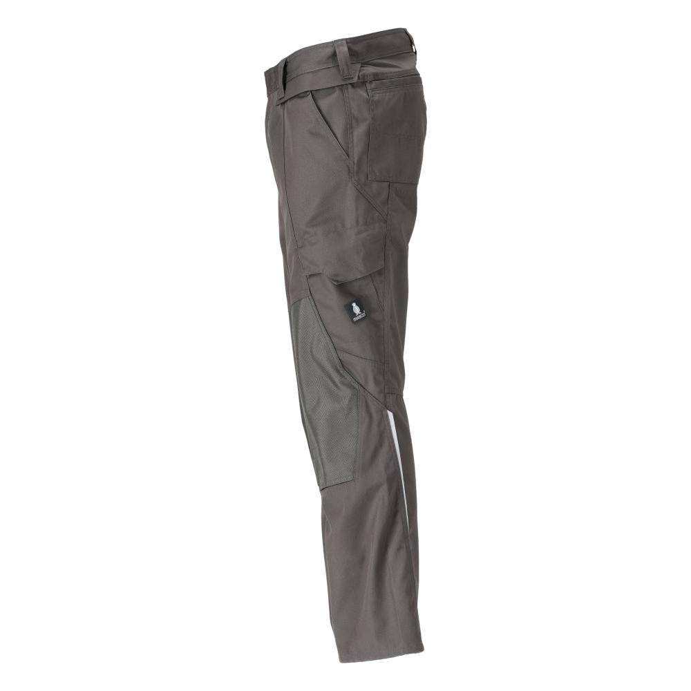 Trousers with knee pockets