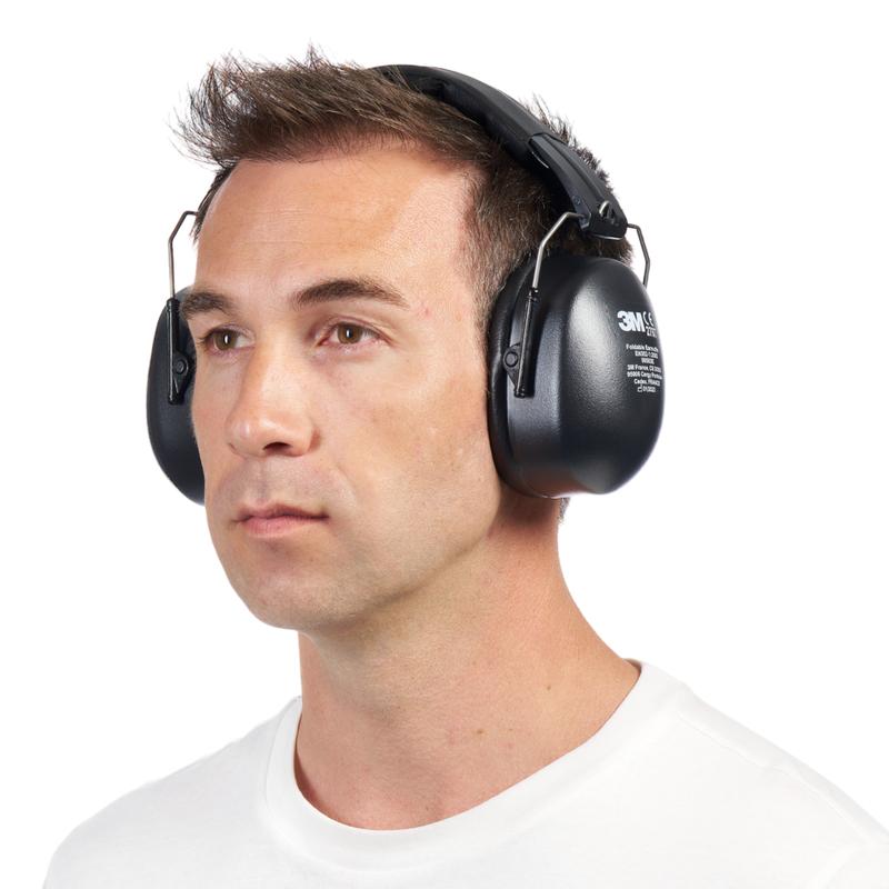 A man with short brown hair wears 3M™ capsule hearing protector with foldable headband 90563E, SNR 30 dB from 3M Deutschland GmbH and a white shirt, slightly turned to the left on a white background.
