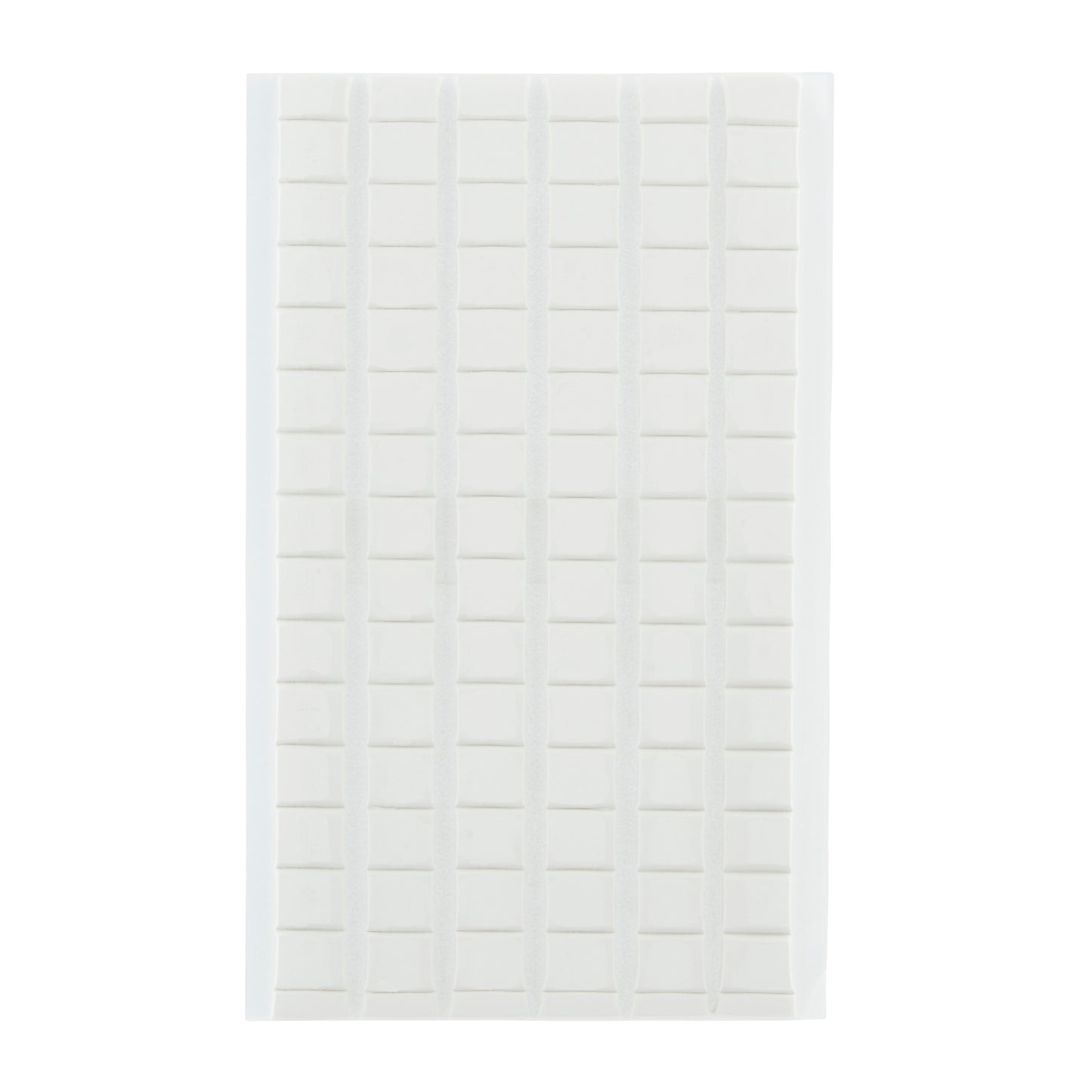 Ein rechteckiger Bogen der 3M Deutschland GmbH Scotch-FIX™ Ablösbare Klebepads 301008C36-P (11 mm x 15 mm, 36 Stück/Packung) zeigt mehrere Reihen und Spalten weißer, stark haftender, ablösbarer Pads auf weißem Hintergrund.