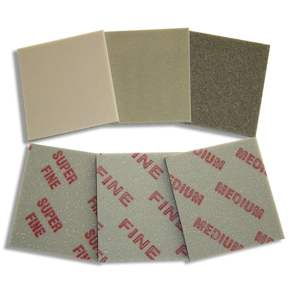 Feisteas Láimhe Spúinse Sanding 3M™, 90 mm x 100 mm x 5 mm, meánach | Pacáiste (50 píosa)