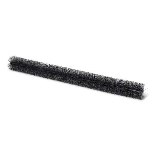 Eine Nölle Profi Brush Dachrinnenraupe (120 cm, Ø 12 cm, Kunststoffummantelt) von Nölle Profi Brush Bürsten- & Pinseltechnik e.K. mit dichten Borsten liegt waagerecht auf einem weißen Untergrund.