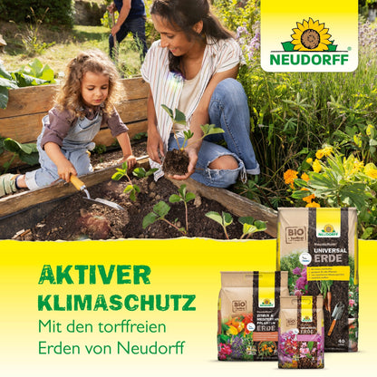 A woman and a child plant seedlings in a lush lawn with NeudoHum Lawn Soil from Neudorff Shop. Garden soil bags promote peat-free soil for climate protection.