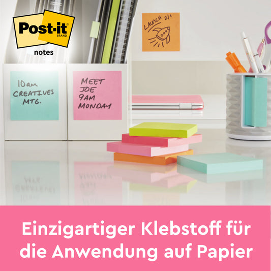 Auf dem Schreibtisch liegen 3M Deutschland Post-it® Notes aus der Energetic Collection (76 x 63,5 mm, 75 Blatt/Block, 2 Blöcke), PEFC-zertifiziert. Organizer-Notizen zeigen Erinnerungen und Besprechungen. Text: "Einzigartiger Klebstoff für Papier.