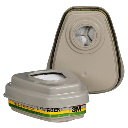 The image shows two gray 3M™ Filter Sets 6004-1, ABEK1P3 Combination Filter (2x6059, 2x5935, 2x501) from 3M Deutschland GmbH - one standing upright with the mounting opening and one lying with visible labels and color stripes.