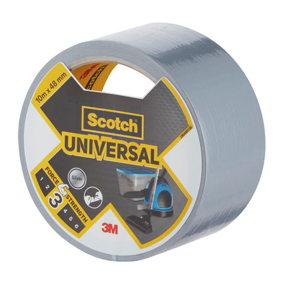 Eine große Rolle Scotch® Universal Klebeband 2904 (10 m x 48 mm) der 3M Deutschland GmbH, mit etikettierter Verpackung, die Länge, Breite, Festigkeit, Markenlogos und Grafiken des Klebebandes bei der Verwendung auf verschiedenen Oberflächen zeigt.
