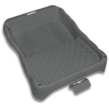 Die Nölle Profi Brush Farbwanne 27 x 36 cm aus Regranulat von Nölle Profi Brush Bürsten- & Pinseltechnik e.K. ist robust, schwarz, mit strukturiertem Rautenmuster und kleinem rechteckigen Verschluss am vorderen Rand - ideal für Malerarbeiten.