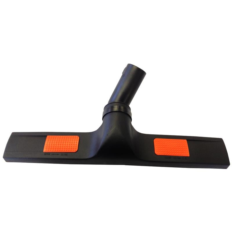 Eine Bodendüse 400mm für TASKI Steamer von Diversey Deutschland GmbH & Co. OHG, mit einem abgewinkelten Anschluss und zwei orangefarbenen Seitenpads, passend für verschiedene Einsätze. Packung enthält 1 Stück.