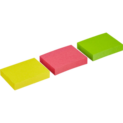 Drei 3M Post-it® Haftnotizen in verschiedenen Neonfarben (38 x 51 mm, 100 Blatt/Block, 3 Blöcke/Packung) sind PEFC-zertifiziert und verleihen jedem Arbeitsbereich eine lebendige Note.