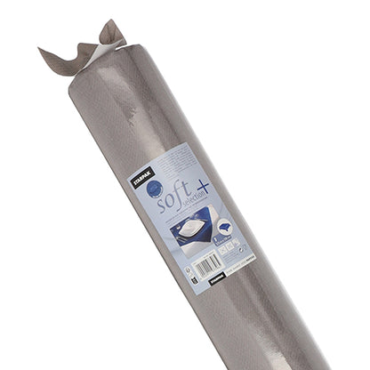 Eine Rolle grauer, rutschfester Starpak Tischdecke, stoffähnlich Vlies "soft selection plus" wird teilweise abgerollt gezeigt, mit einem Produktetikett der Marke Starpak und dem Seriennamen "soft selection plus".