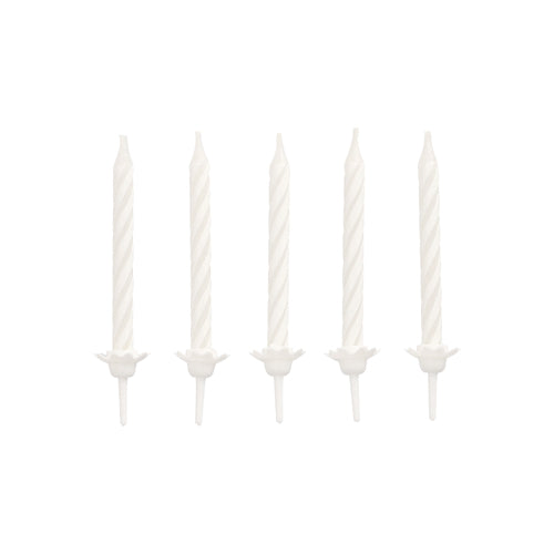 Five unlit white PAPSTAR birthday candles 6 cm with holder (PAPSTAR GmbH, blister pack of 24 pieces) are arranged in a straight horizontal line on a solid white background.