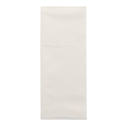 Tá Starpak 100 pócaí cutlery, Airlaid 40 cm x 48 cm le fillteán cutlery, fillte go néata agus taispeántar iad os comhair cúlra bán simplí - iontach do mhaisiúchán boird galánta.