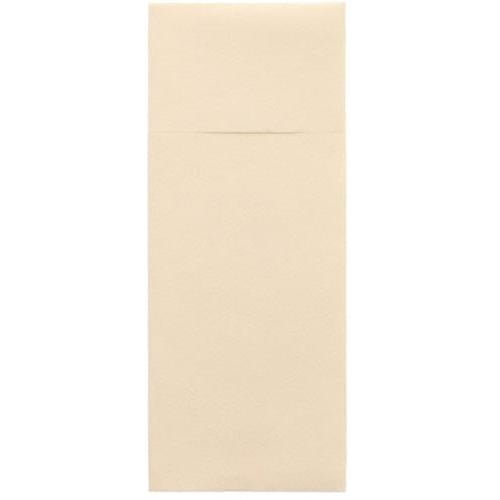 On a white background lies a closed, light beige Starpak 100 cutlery pouch, Airlaid 40 x 33 cm with cutlery fold envelope, the edge of the rectangular flap is subtly visible at the top.