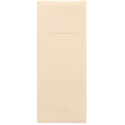 On a white background lies a closed, light beige Starpak 100 cutlery pouch, Airlaid 40 x 33 cm with cutlery fold envelope, the edge of the rectangular flap is subtly visible at the top.