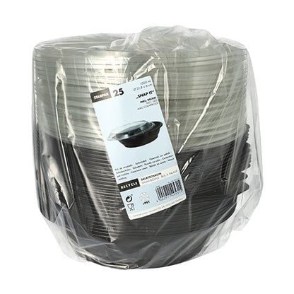 A clear package of 25 Starpak salad bowls (1000 ml, Ø 21.8 cm, 6 cm, black) with 'Snap It' lids made of crystal-clear R-PET, wrapped in plastic and labeled with a white label showing brand, quantity, and recycling information.
