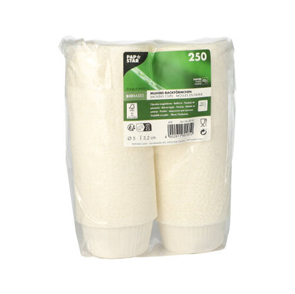 A clear plastic package with 250 white PAPSTAR muffin baking cups (Ø 5 cm, 3.2 cm high) from PAPSTAR GmbH. The label indicates brand, quantity, dimensions, and environmental certification. Ideal for baking muffins.