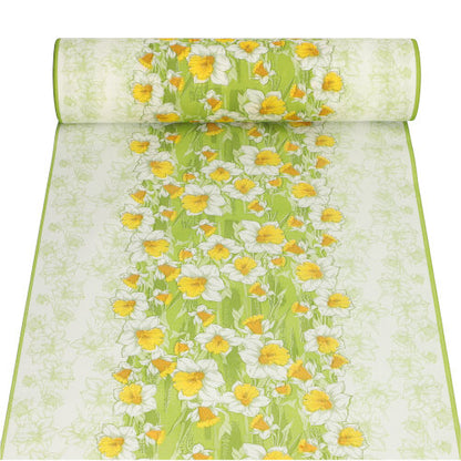 The PAPSTAR table runner, fabric-like Airlaid (24 m x 40 cm) from PAPSTAR GmbH with a green background and yellow-white flowers gives festive occasions a fresh flair. The dense floral pattern gently fades towards the edges.
